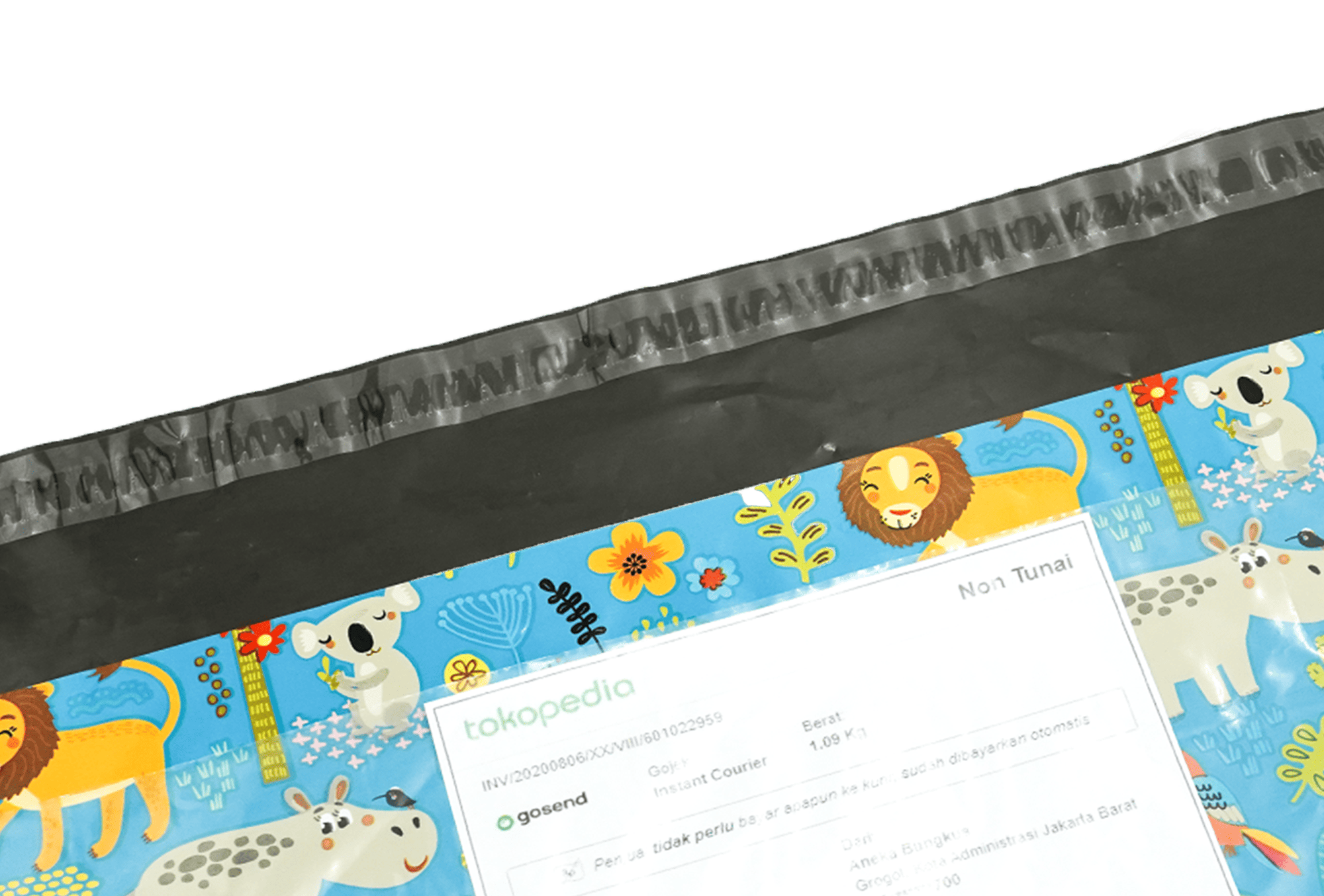 <p><strong>RUSFET Polymailer Pattern Design</strong> adalah kantong pengiriman dengan <strong>desain motif eksklusif dan lucu</strong>, dirancang untuk membuat kemasan tampil lebih menarik dan profesional. Terbuat dari bahan <strong>polyethylene tebal, kuat, dan tahan air</strong>, sehingga mampu melindungi isi paket dari <strong>air, debu, maupun sobekan</strong> selama pengiriman.</p><p>Dilengkapi dengan <strong>perekat self-adhesive kuat</strong>, praktis digunakan tanpa tambahan lakban. Tersedia dalam berbagai <strong>motif menarik</strong> seperti <strong>Cuttie Cat, Candy Ice, Flamingo, Foxy Friends, Forest Zoo, Queen Swan, Dog Paradise, Tiny Cactus, Freshy Lemon, Dog Origami, dan Bear Family</strong>, dengan beragam ukuran sesuai kebutuhan pengiriman.</p>