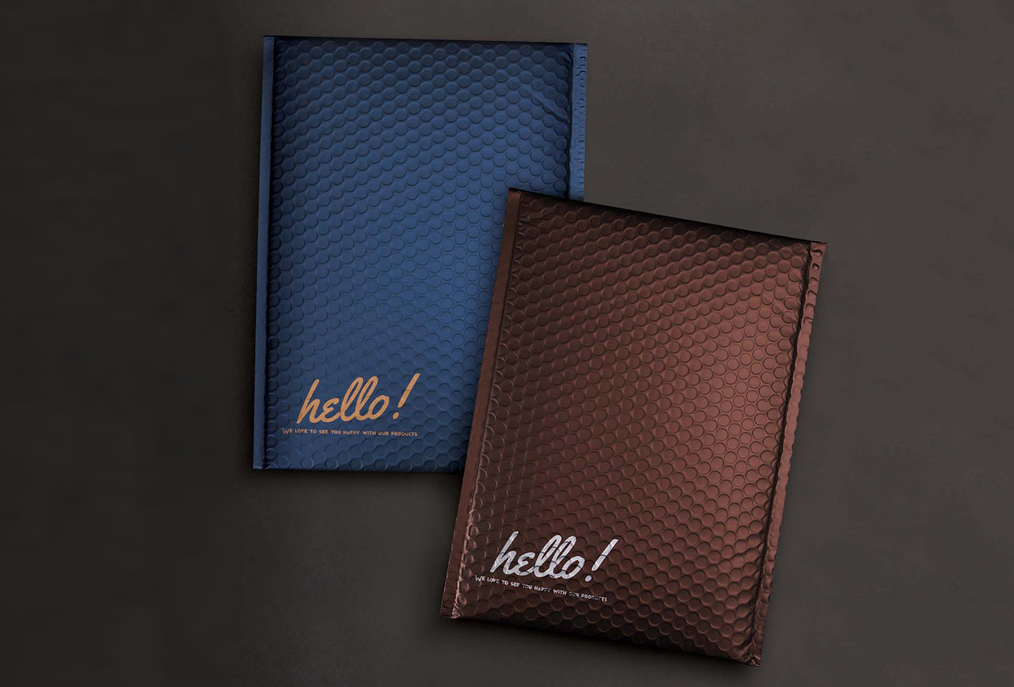 <h3><strong>RUSFET BUBBLE MAILER HELLO METALLIC SERIES</strong></h3><p>RUSFET Bubble Mailer Hello Metallic Series merupakan amplop kemasan dengan tampilan elegan dan modern berlapis warna <strong>metallic premium</strong>. Terbuat dari bahan berkualitas tinggi yang kuat, tahan air, serta dilengkapi dengan <strong>lapisan gelembung pelindung di bagian dalam</strong> untuk menjaga isi tetap aman dari benturan maupun goresan selama pengiriman.</p><p><br></p>