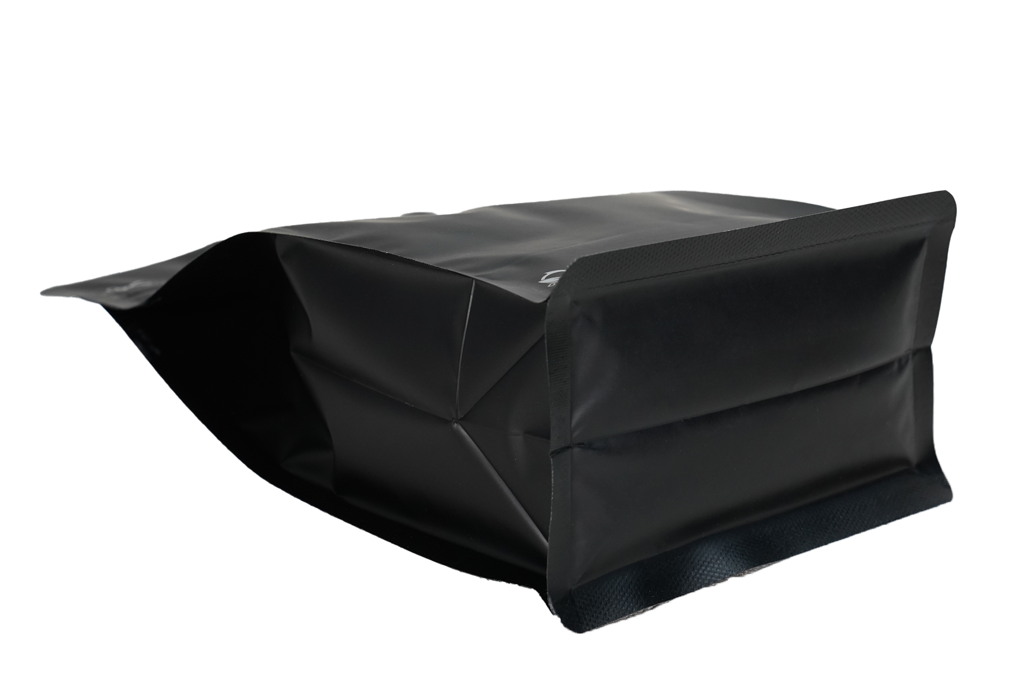 <p>DELKOCHOICE FLATBOTTOM + VALVE SIDE GUSSET dirancang khusus untuk menjaga kesegaran dan aroma kopi lebih lama. Terbuat dari material <strong>Full MPET berlapis tebal 100 mikron</strong>, kemasan ini memberikan perlindungan optimal terhadap cahaya, udara, dan kelembapan. Dilengkapi dengan <strong>one-way valve</strong> untuk menjaga sirkulasi gas alami dari biji kopi tanpa membiarkan udara luar masuk, sehingga kualitas rasa kopi tetap maksimal.</p>